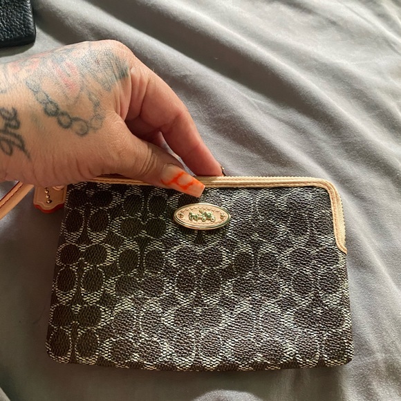 Coach small wristlet - Picture 2 of 2